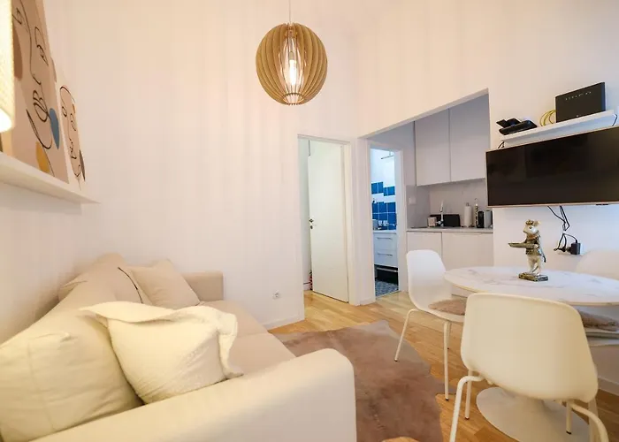 Iadra Apartment In City Center
